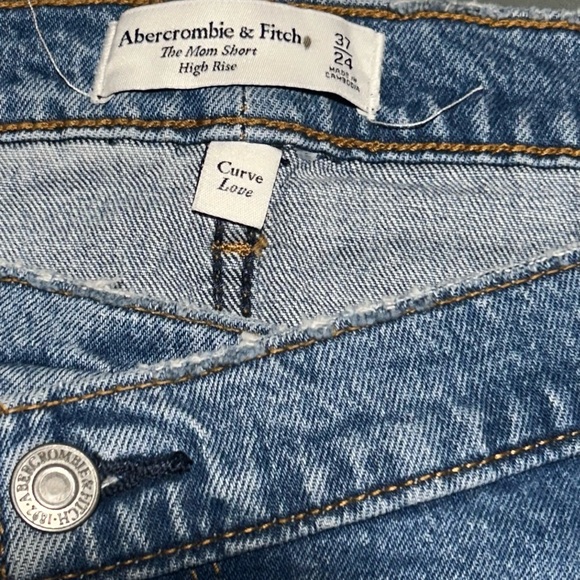 Abercrombie & Fitch Curve Love Women's The Mom Denim High Rise Short Size 37/24 - Picture 3 of 6
